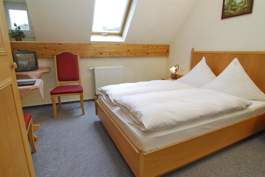 Wirtshaus Zum Pferdemarkt Hotel Saarburg Kamer foto